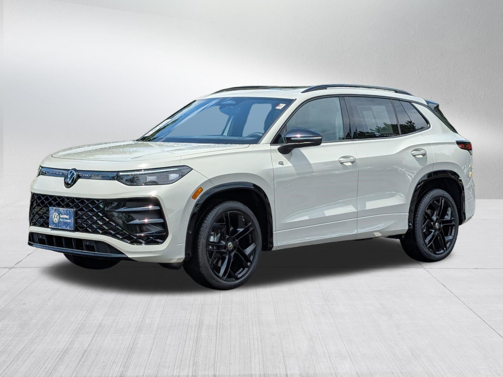 Certified 2026 Volkswagen Tiguan SE R-Line AWD/4WD image 3