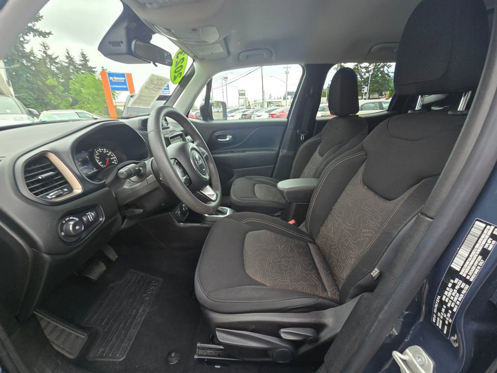 Used 2023 Jeep Renegade Latitude AWD/4WD image 21