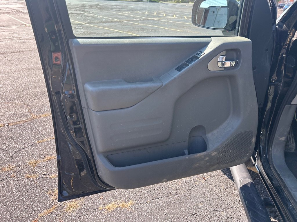 Used 2021 Nissan Frontier SV w/ Midnight Edition Floor Mats image 18