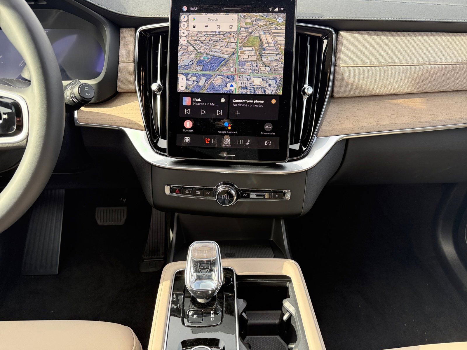 New 2026 Volvo XC90 B6 Plus w/ Protection Package Premier image 11