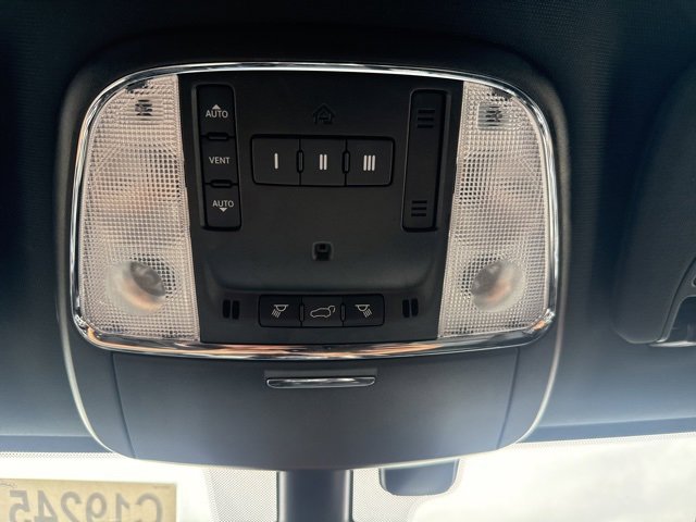 Used 2022 Jeep Grand Cherokee Limited image 23