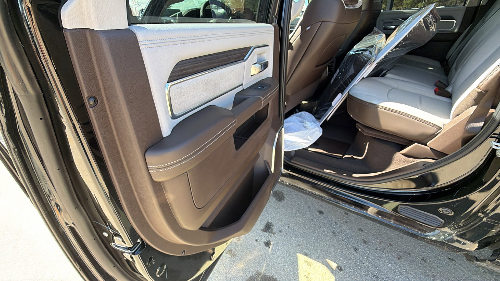 New 2026 RAM 2500 Laramie w/ Towing Technology Group AWD/4WD image 19