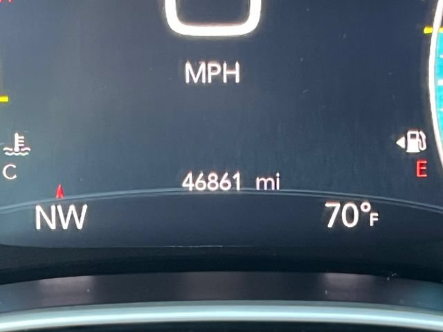 Used 2024 Chrysler Pacifica Limited w/ Uconnect Theater Family Group AWD/4WD image 8