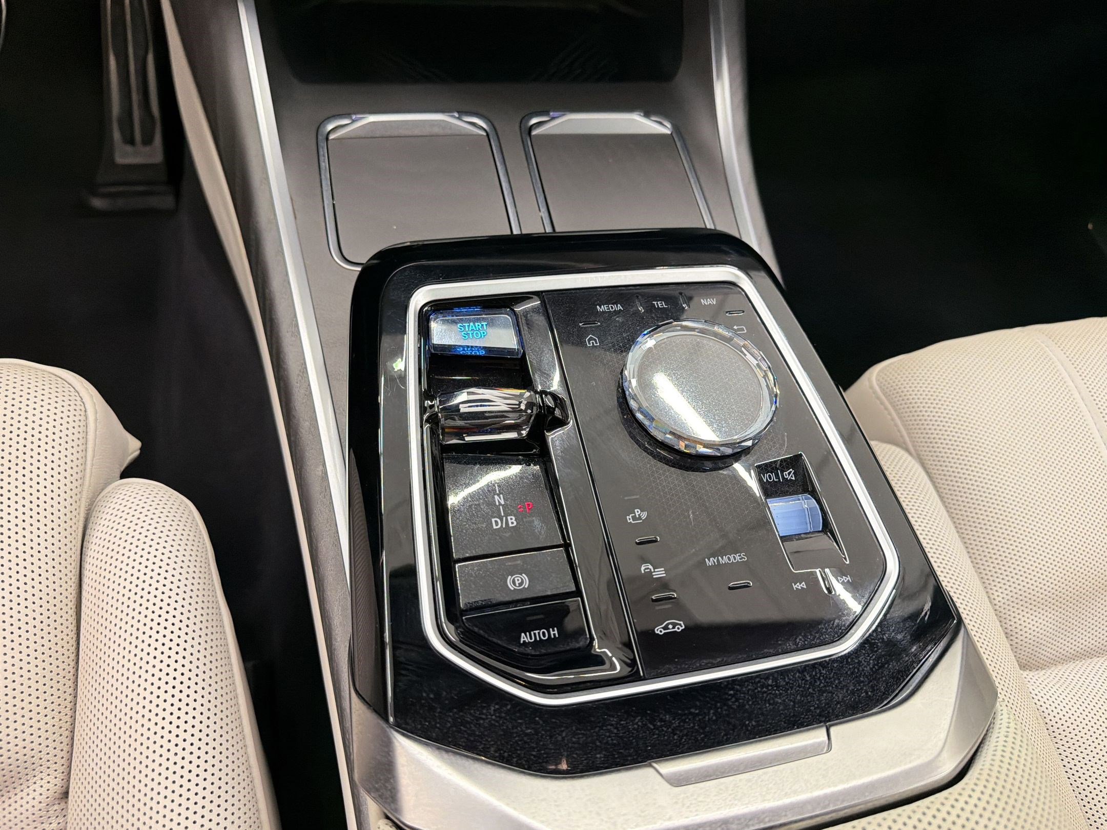 Certified 2023 BMW i7 xDrive60 AWD/4WD image 25