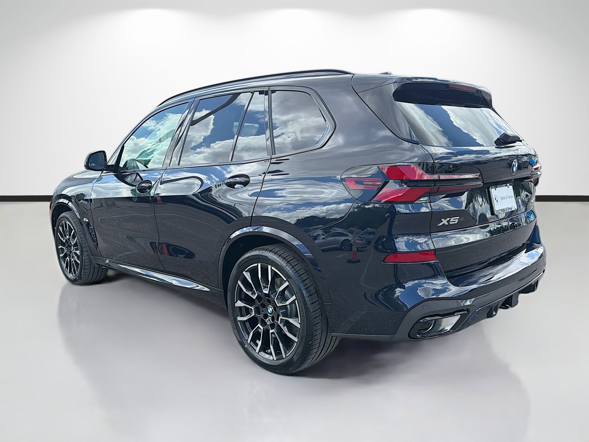 New 2026 BMW X5 xDrive40i w/ Executive Package image 5
