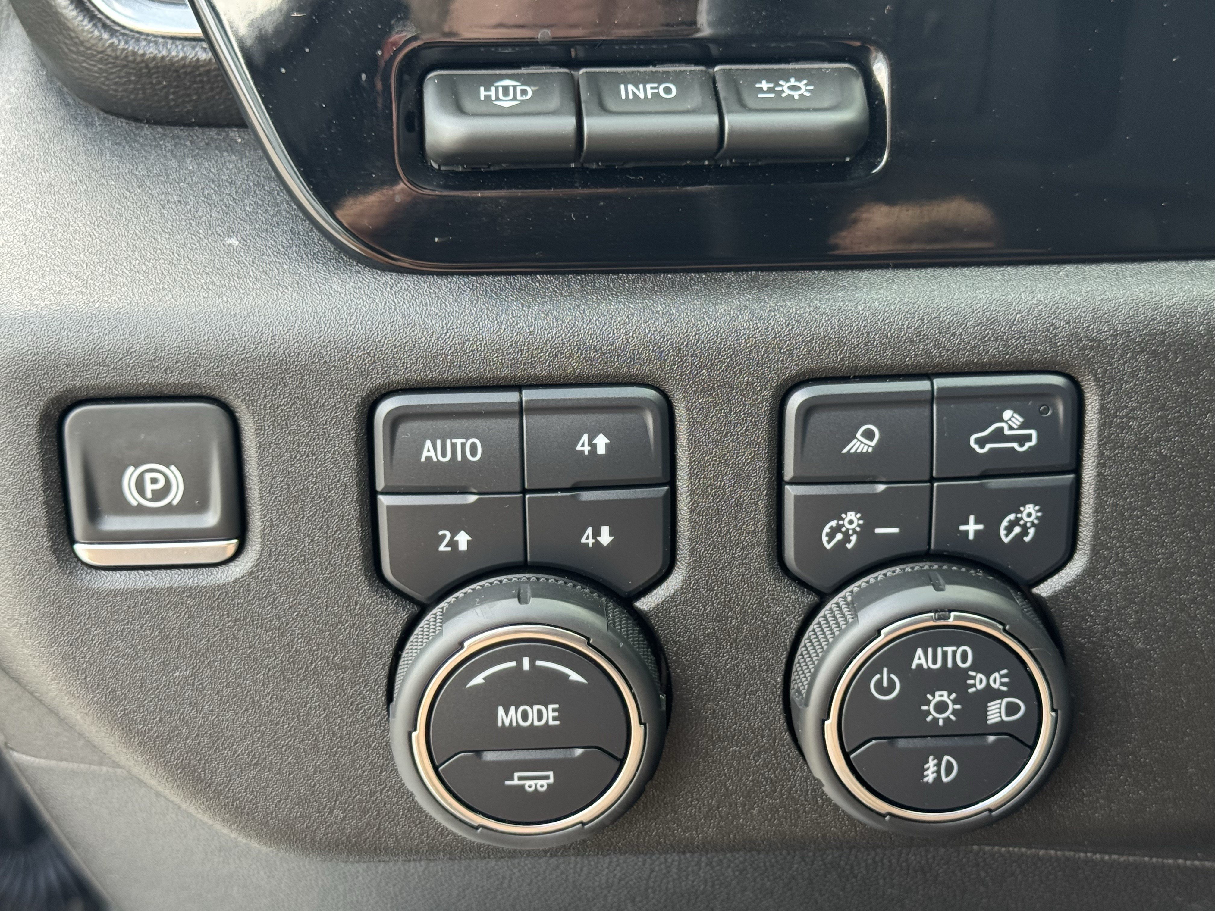Used 2024 Chevrolet Silverado 1500 High Country w/ Technology Package AWD/4WD image 22