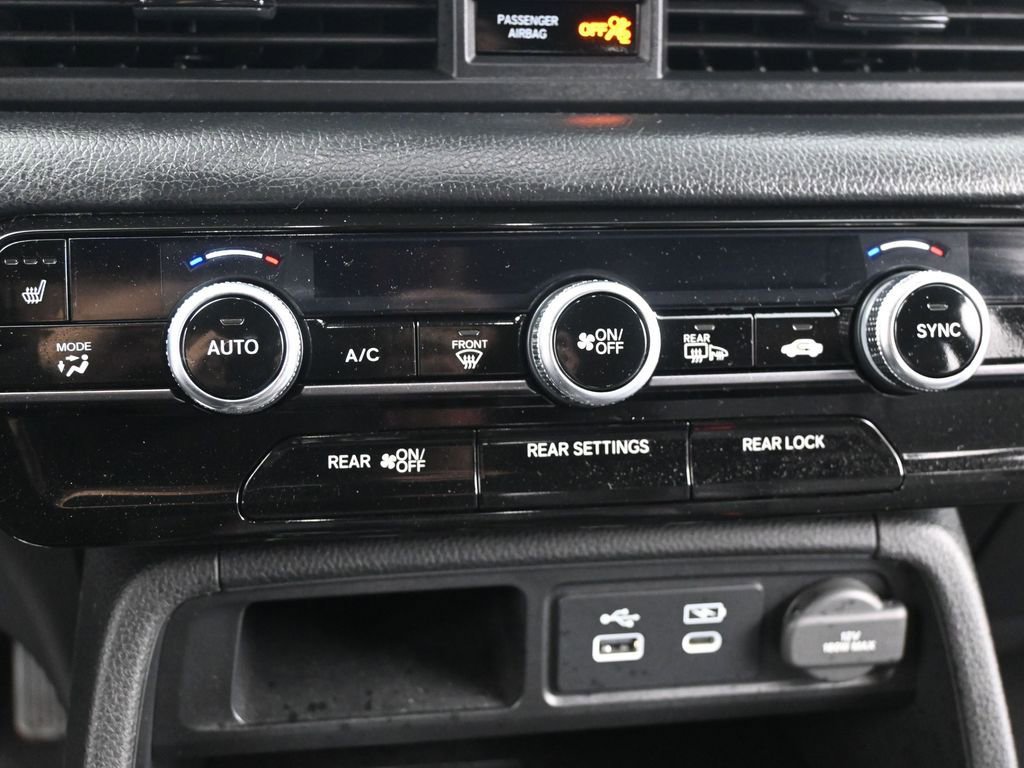 Used 2025 Honda Pilot TrailSport image 16