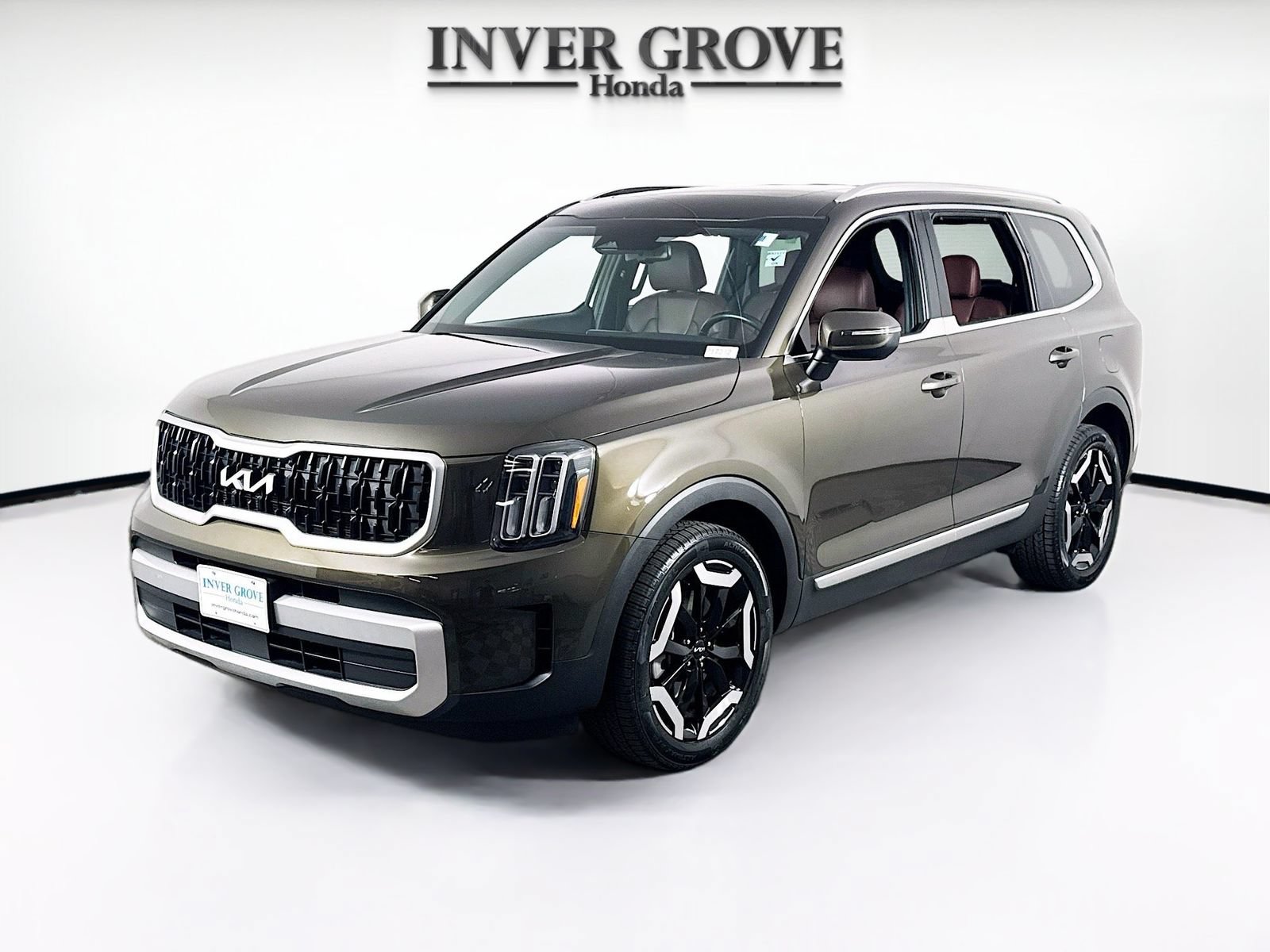 Used 2024 Kia Telluride EX w/ EX Captain's Chair Package