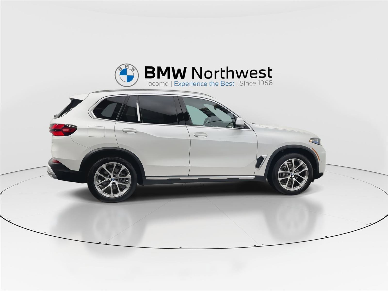 Used 2024 BMW X5 xDrive40i w/ Premium Package image 4