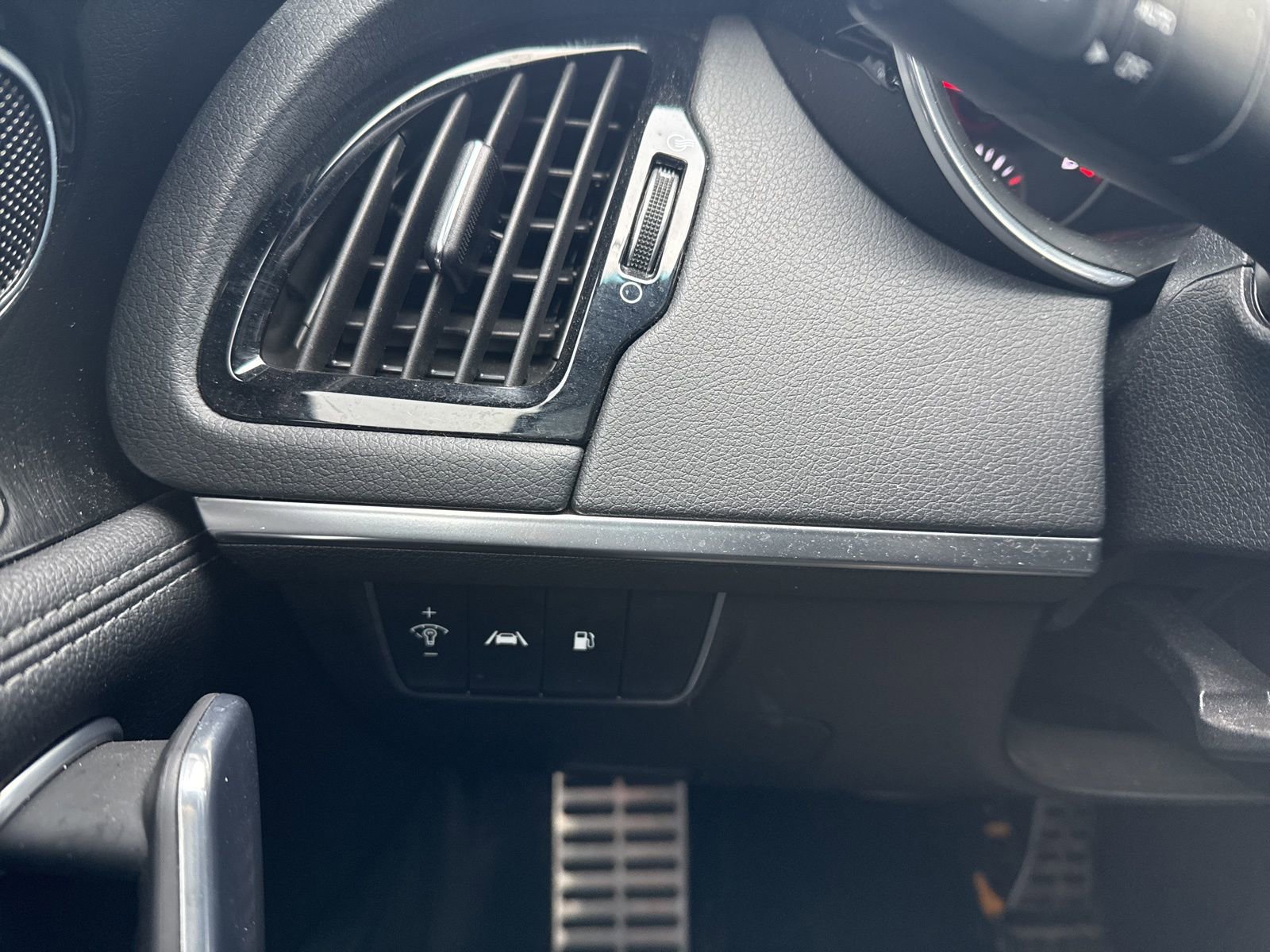 Used 2022 Kia Stinger GT-Line image 24