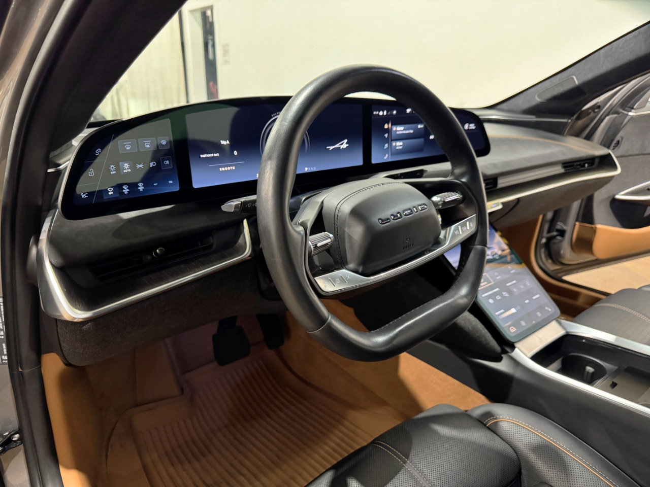 Used 2023 Lucid Air Grand Touring image 10