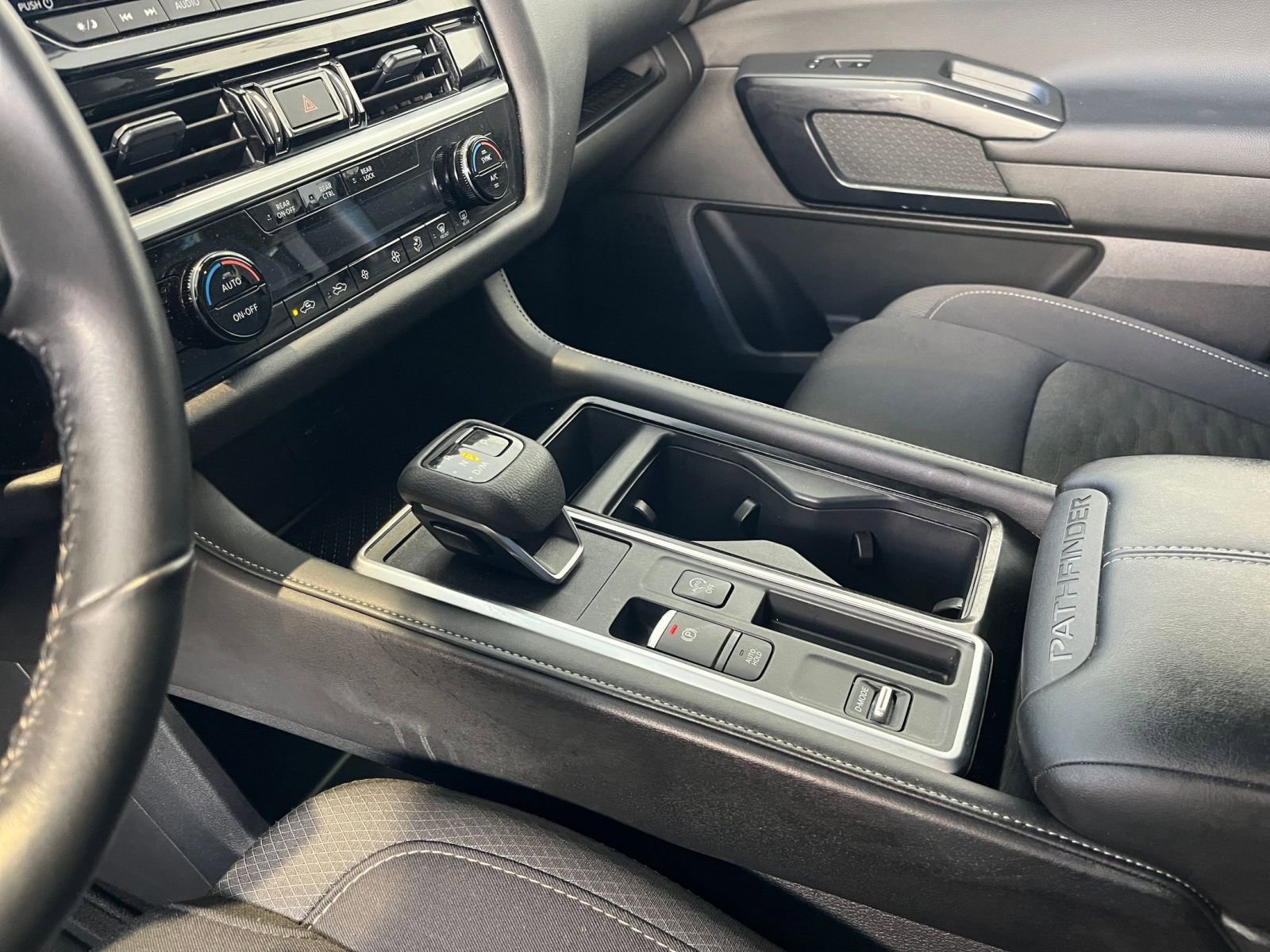 Used 2025 Nissan Pathfinder SV image 42