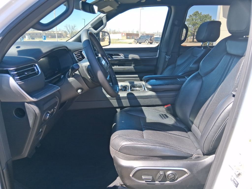 Used 2024 Jeep Wagoneer Series II w/ Flexible Seating Group image 12