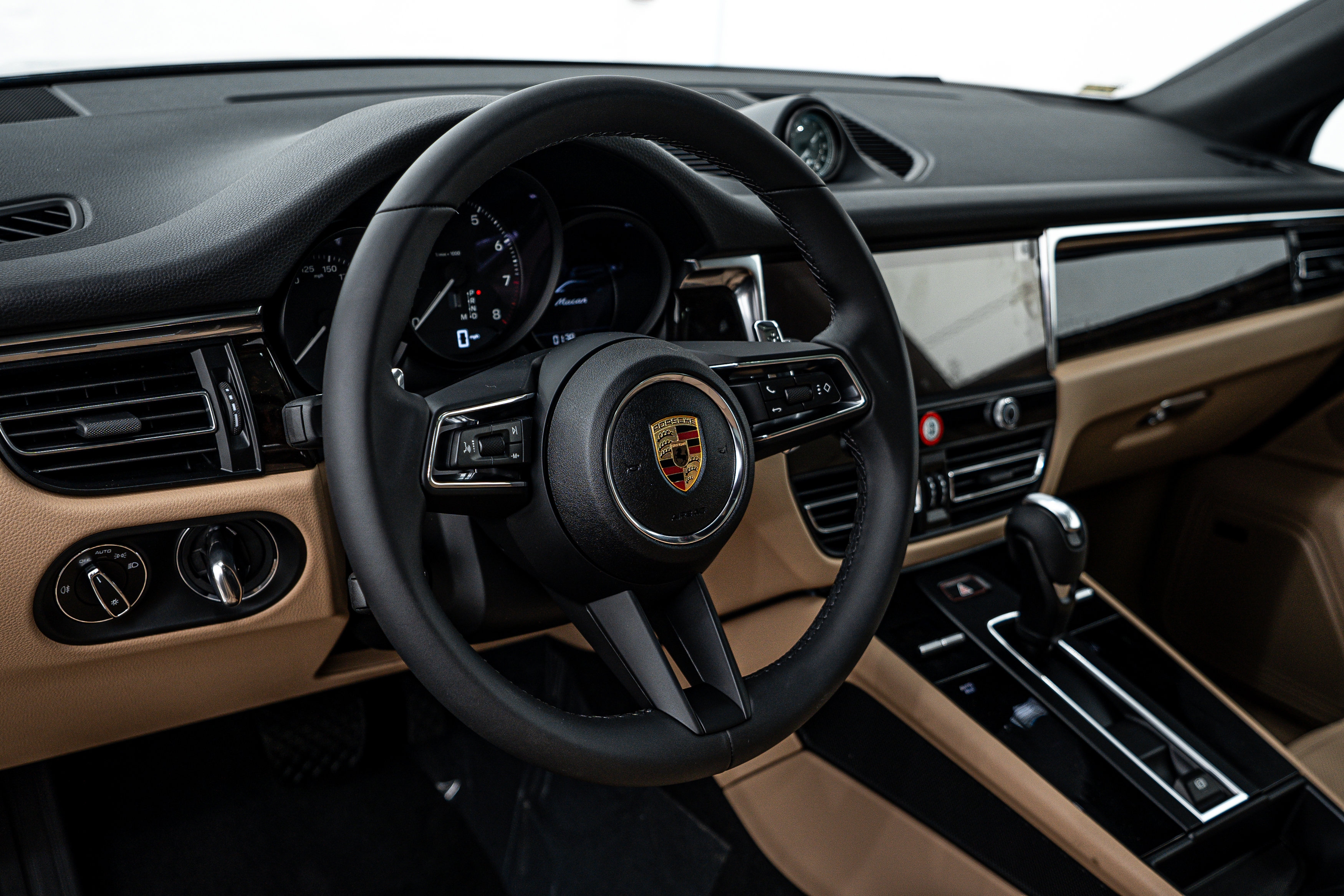 New 2025 Porsche Macan image 14