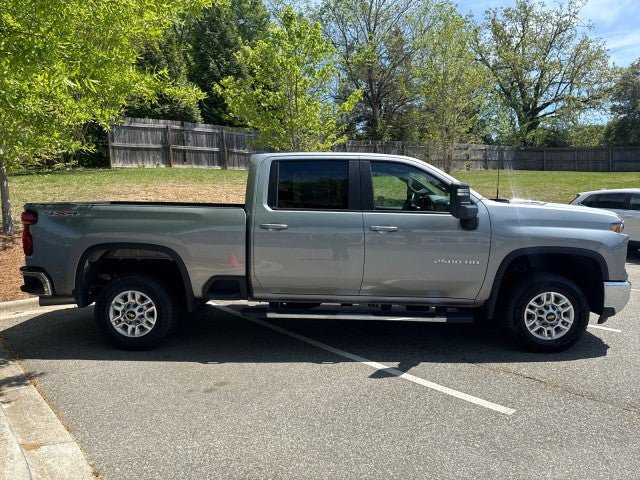 Used 2025 Chevrolet Silverado 2500 LT w/ Convenience Package AWD/4WD image 8
