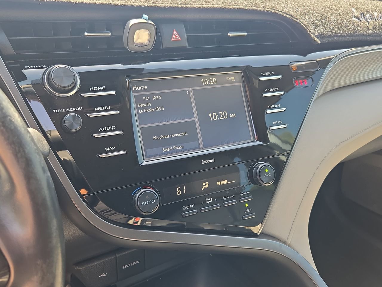 Used 2020 Toyota Camry SE w/ Carpet Mat Package FWD image 12