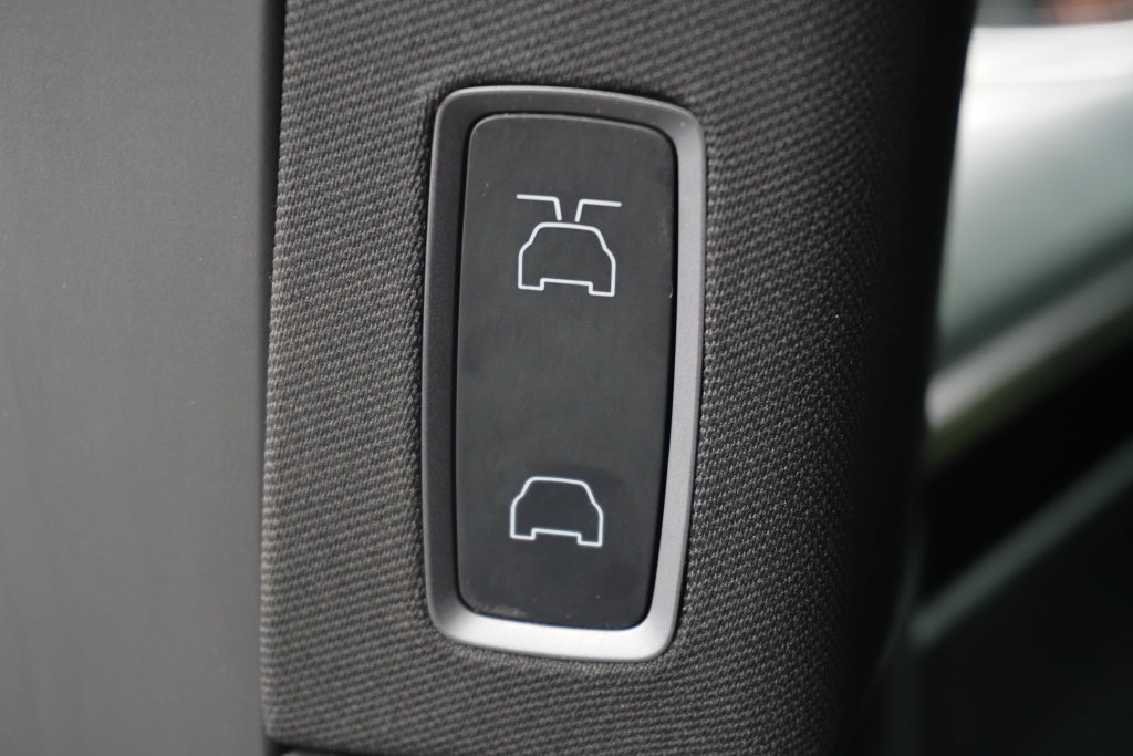 Used 2018 Tesla Model X 75D AWD/4WD image 29