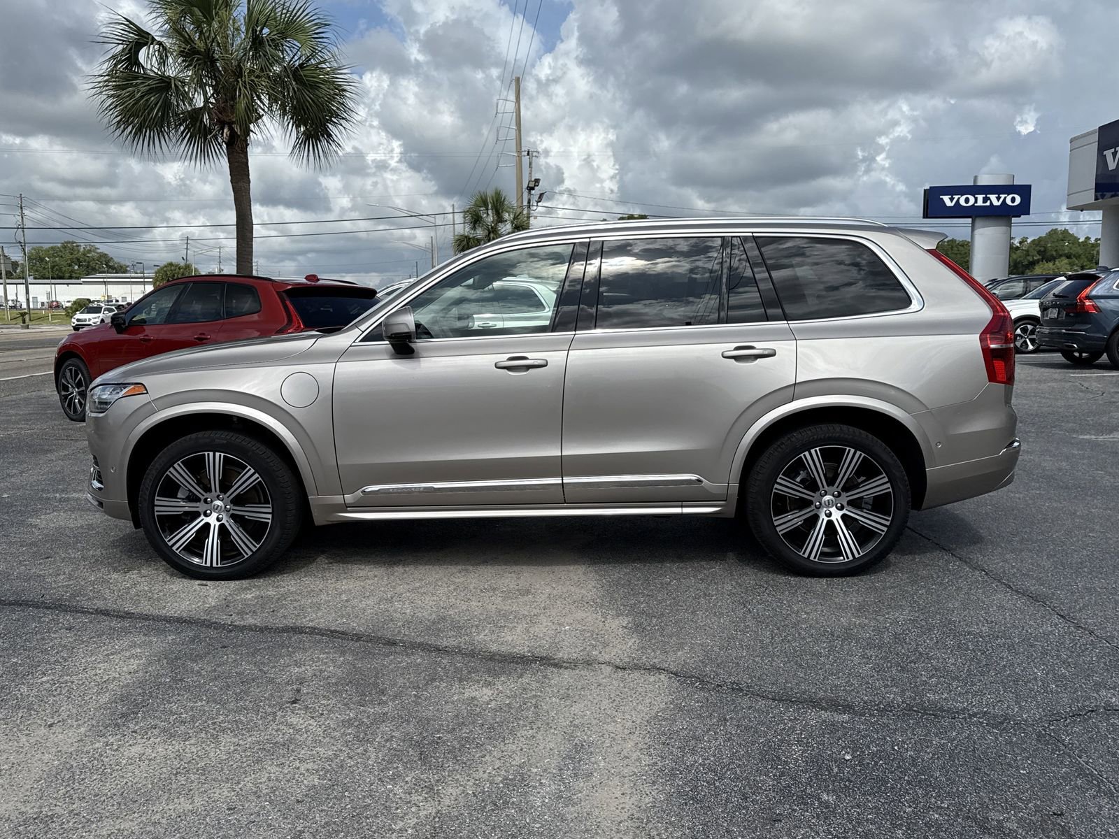 Used 2024 Volvo XC90 T8 Plus w/ Protection Package Premier image 2