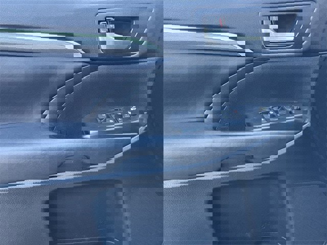 Used 2017 Toyota Highlander SE image 25