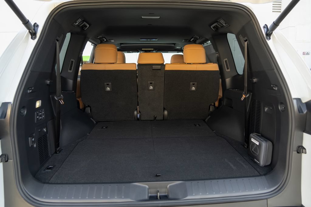 New 2026 Lexus LX 600 4WD w/ Luxury Package image 11