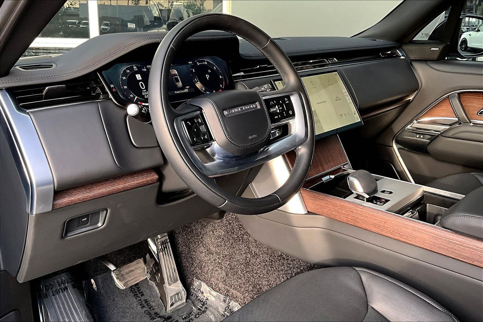 Certified 2025 Land Rover Range Rover Long Wheelbase SE image 13