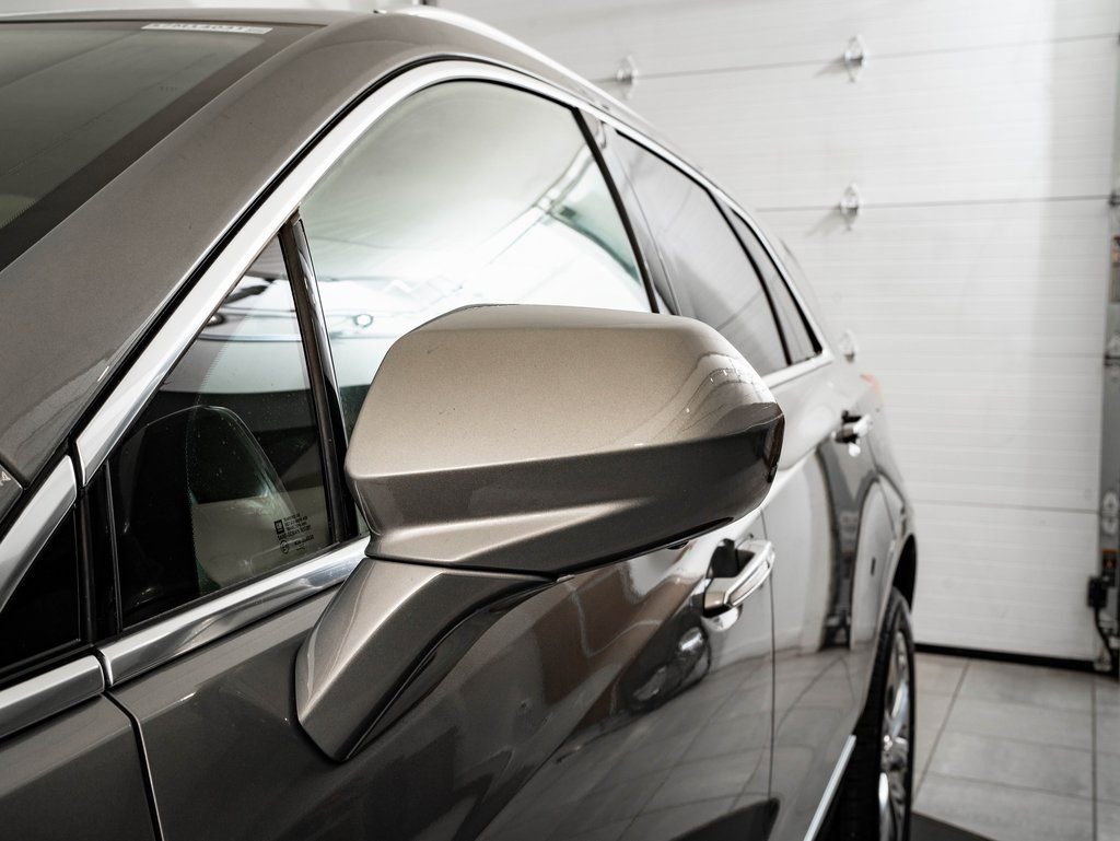 Used 2018 Cadillac XT5 Platinum w/ Driver Assist Package image 17
