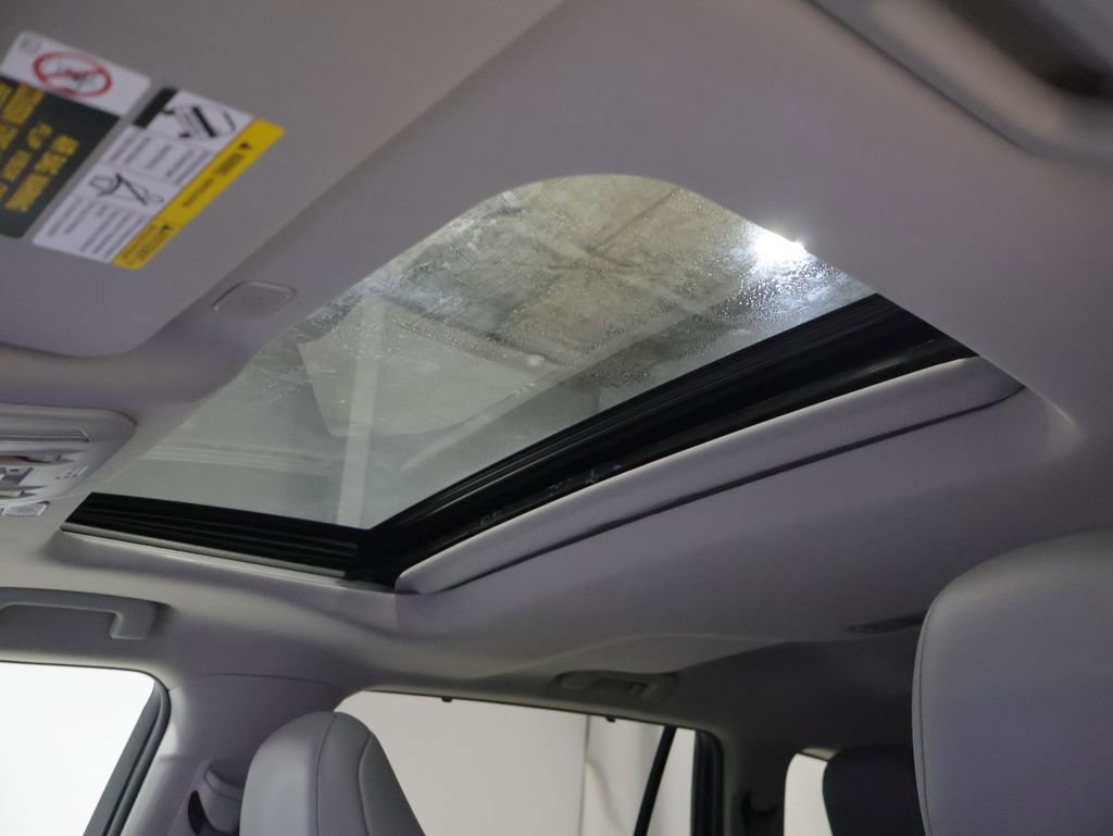 Used 2023 Toyota Highlander XLE image 34