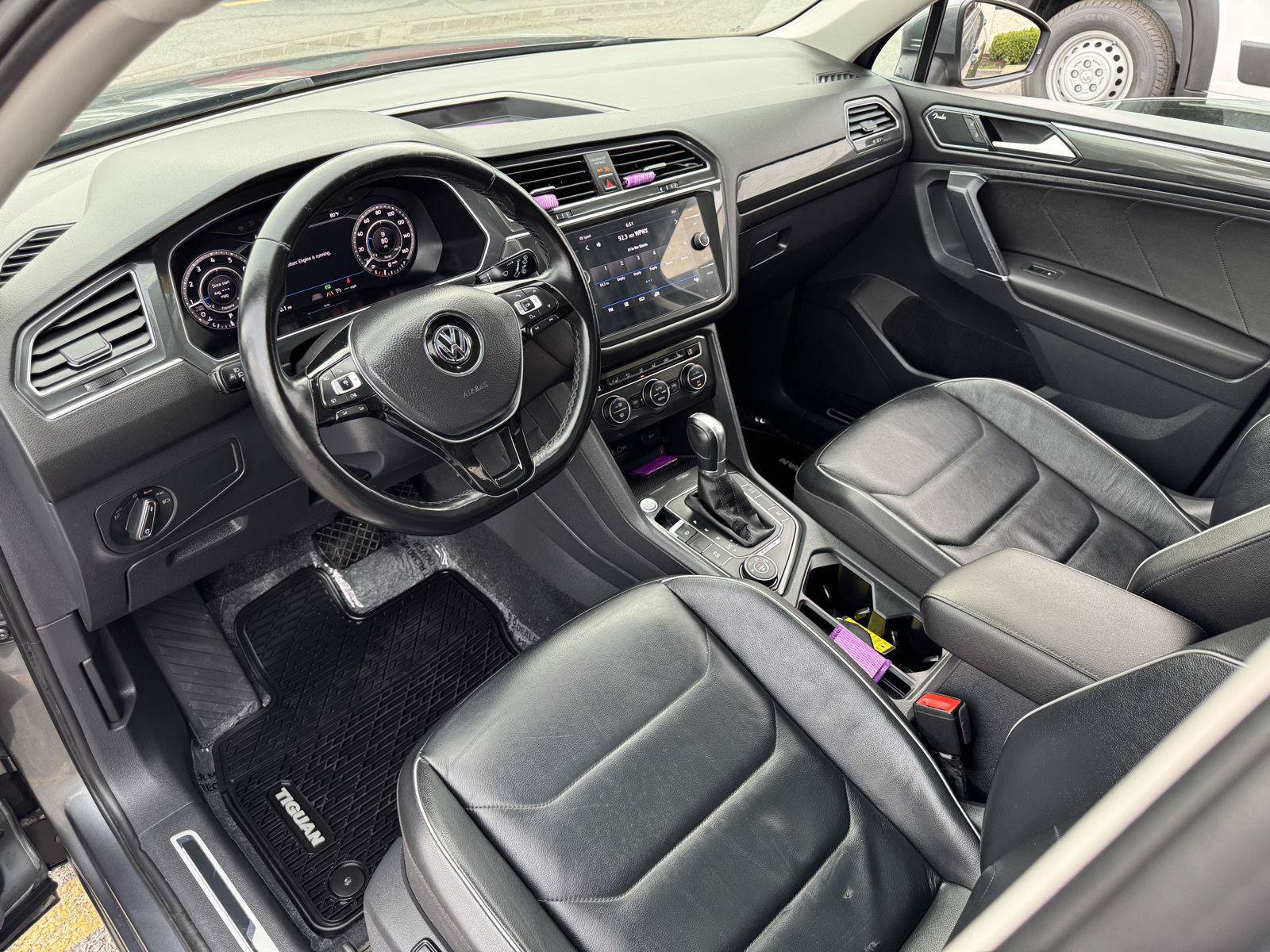 Used 2018 Volkswagen Tiguan SEL Premium w/ 3rd Row Seat Package AWD/4WD image 25
