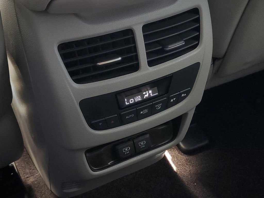 Used 2017 Acura MDX SH-AWD image 31