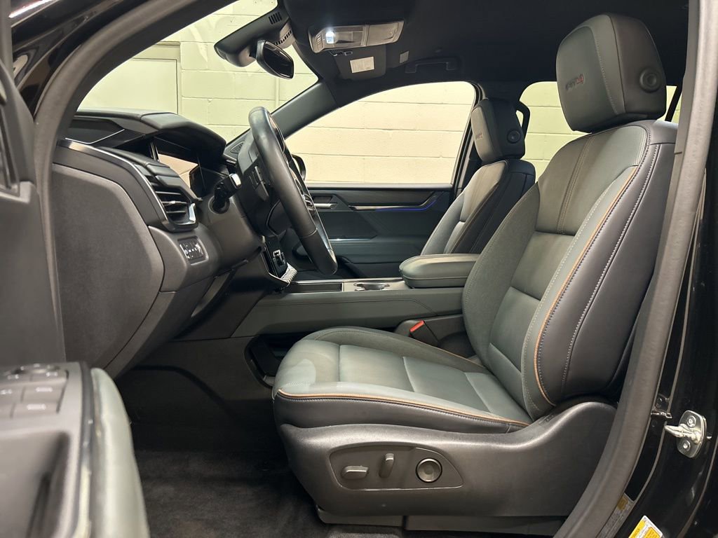Used 2024 GMC Acadia AT4 w/ Luxury Package image 7