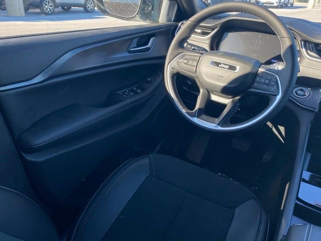 New 2025 Jeep Grand Cherokee Altitude AWD/4WD image 32