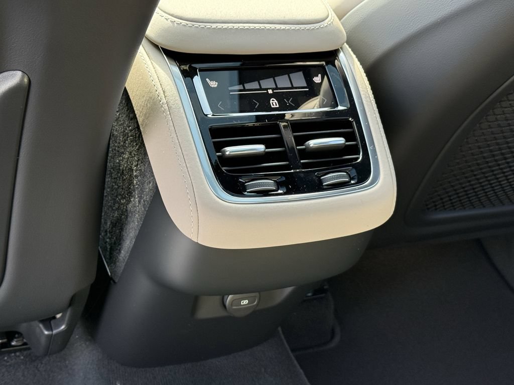 Used 2026 Volvo XC90 B6 Plus w/ Protection Package Premier AWD/4WD image 12