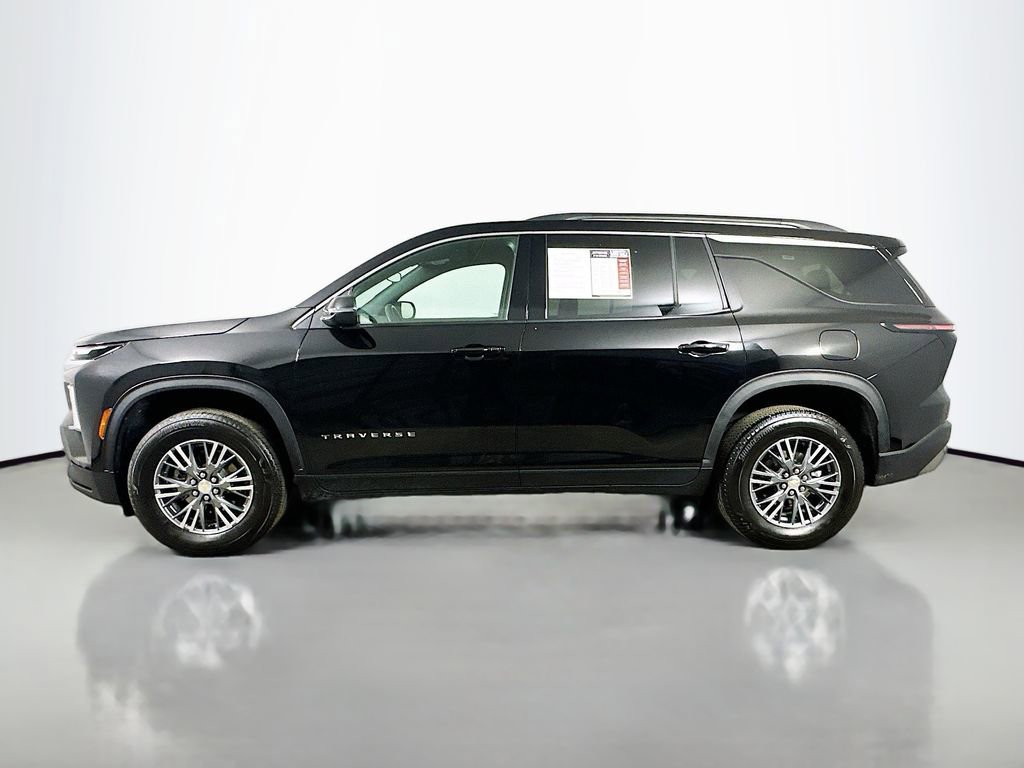 Used 2025 Chevrolet Traverse LT image 5
