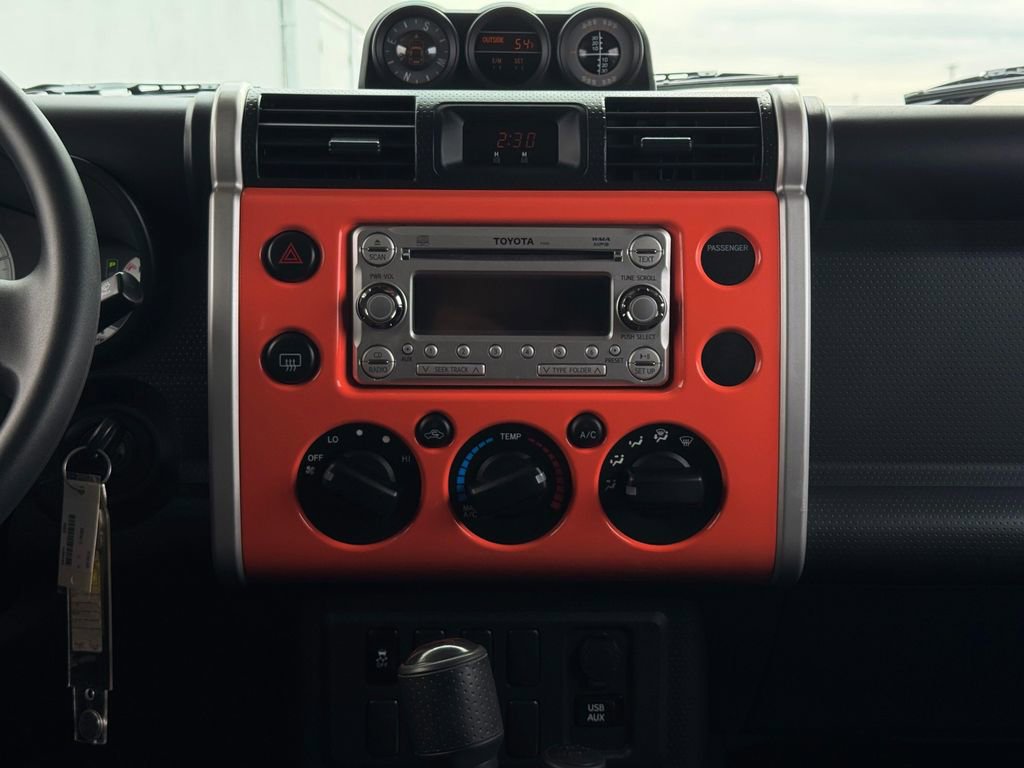 Used 2014 Toyota FJ Cruiser 4WD w/ Convenience Package image 17