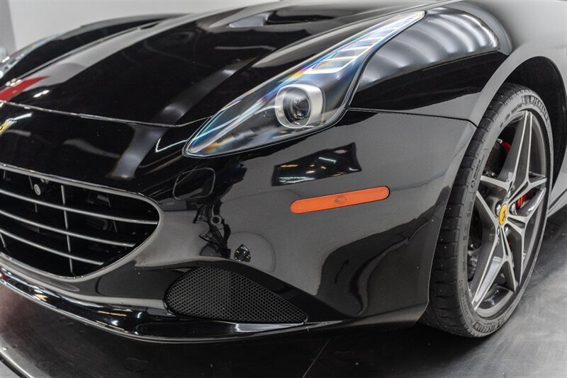 Used 2017 Ferrari California T RWD image 23