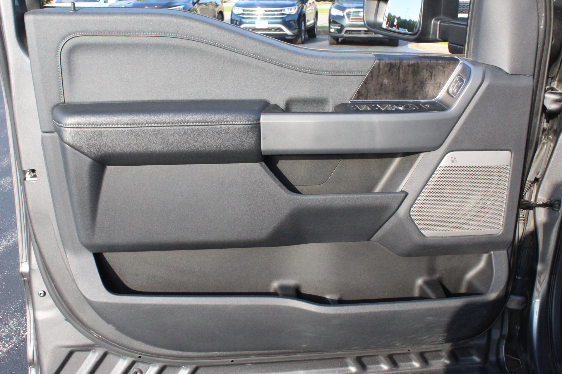 Used 2023 Ford F250 Lariat w/ Lariat Ultimate Package AWD/4WD image 13