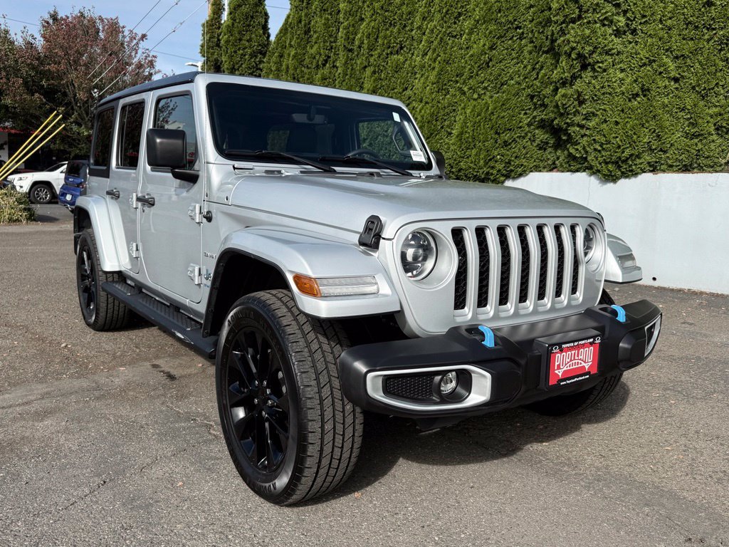 Used 2023 Jeep Wrangler Unlimited Sahara AWD/4WD image 2
