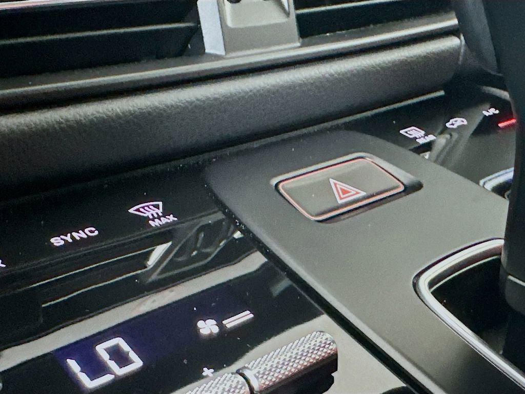 Certified 2026 Porsche Macan image 18