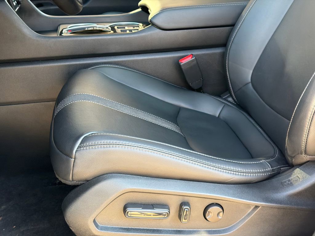 Used 2023 Honda Pilot Touring image 17