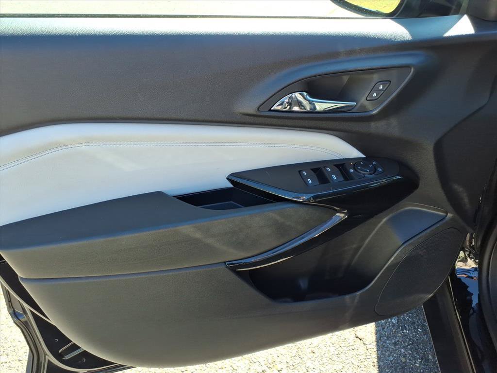 Used 2025 Chevrolet Trax LT FWD image 21