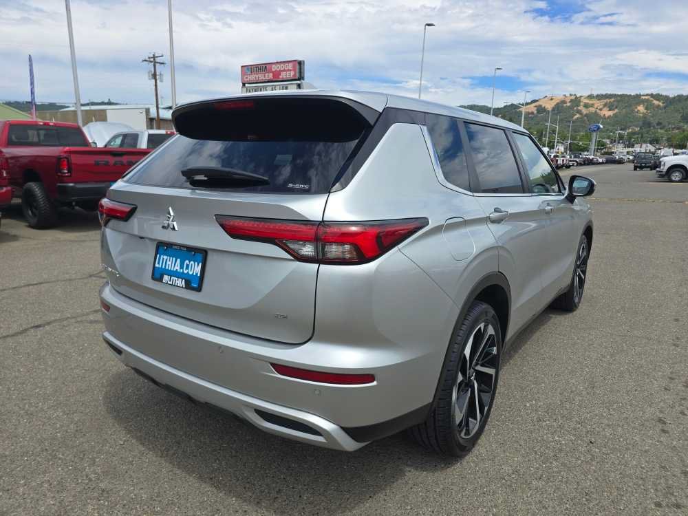 Used 2024 Mitsubishi Outlander SE AWD/4WD image 5