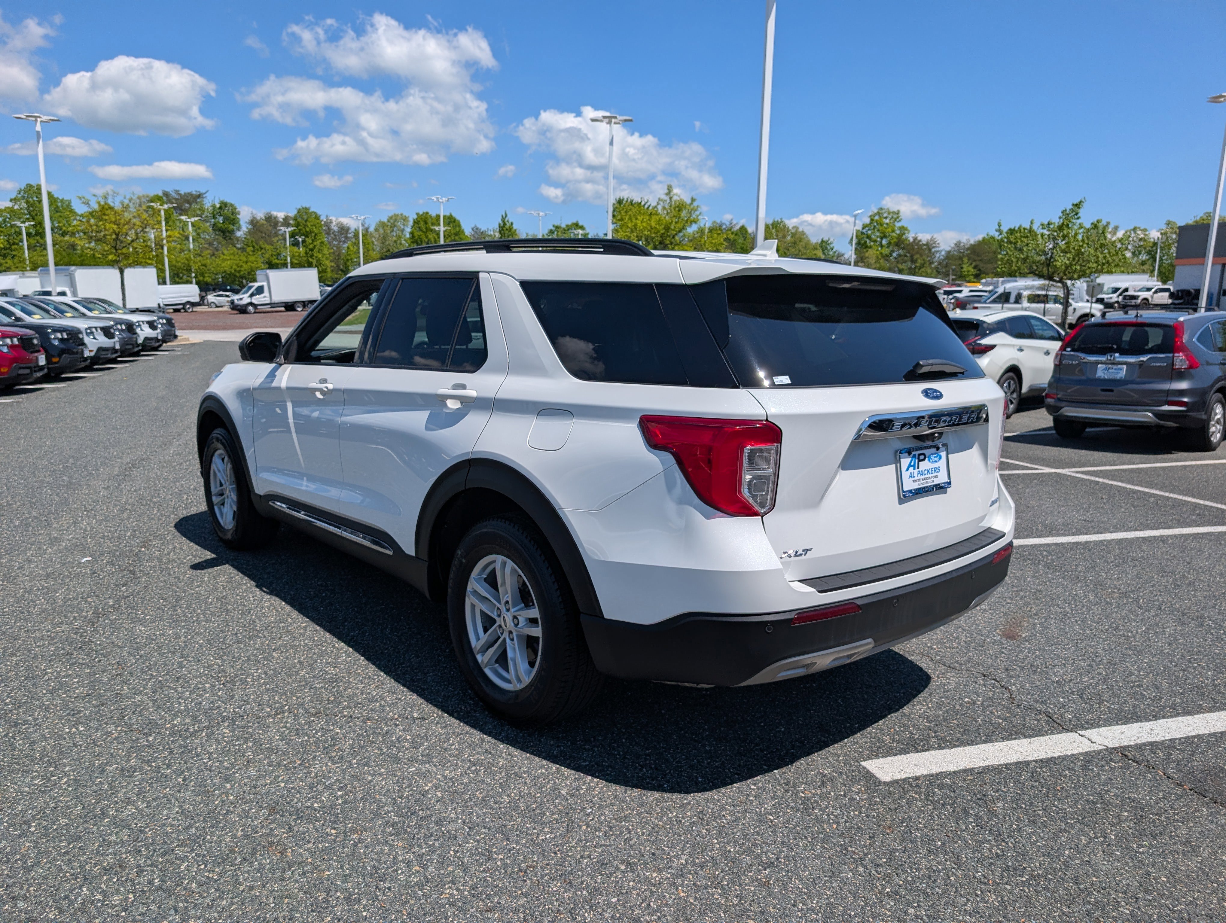 Used 2022 Ford Explorer XLT w/ Equipment Group 202A AWD/4WD image 5