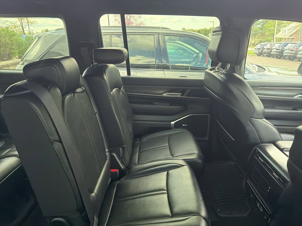 Used 2024 Jeep Wagoneer L Series II w/ Flexible Seating Group image 10