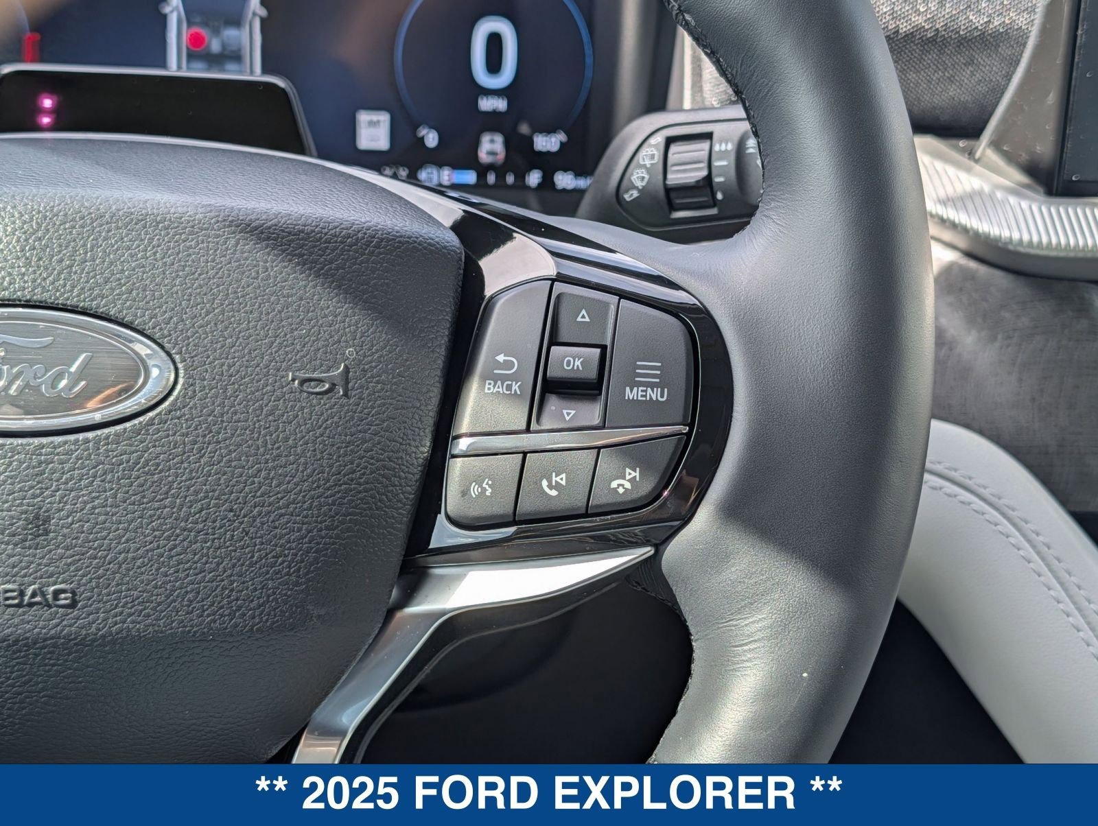 Used 2025 Ford Explorer Platinum w/ Ultimate Package AWD/4WD image 27