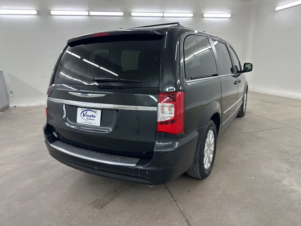 Used 2016 Chrysler Town & Country Touring image 11