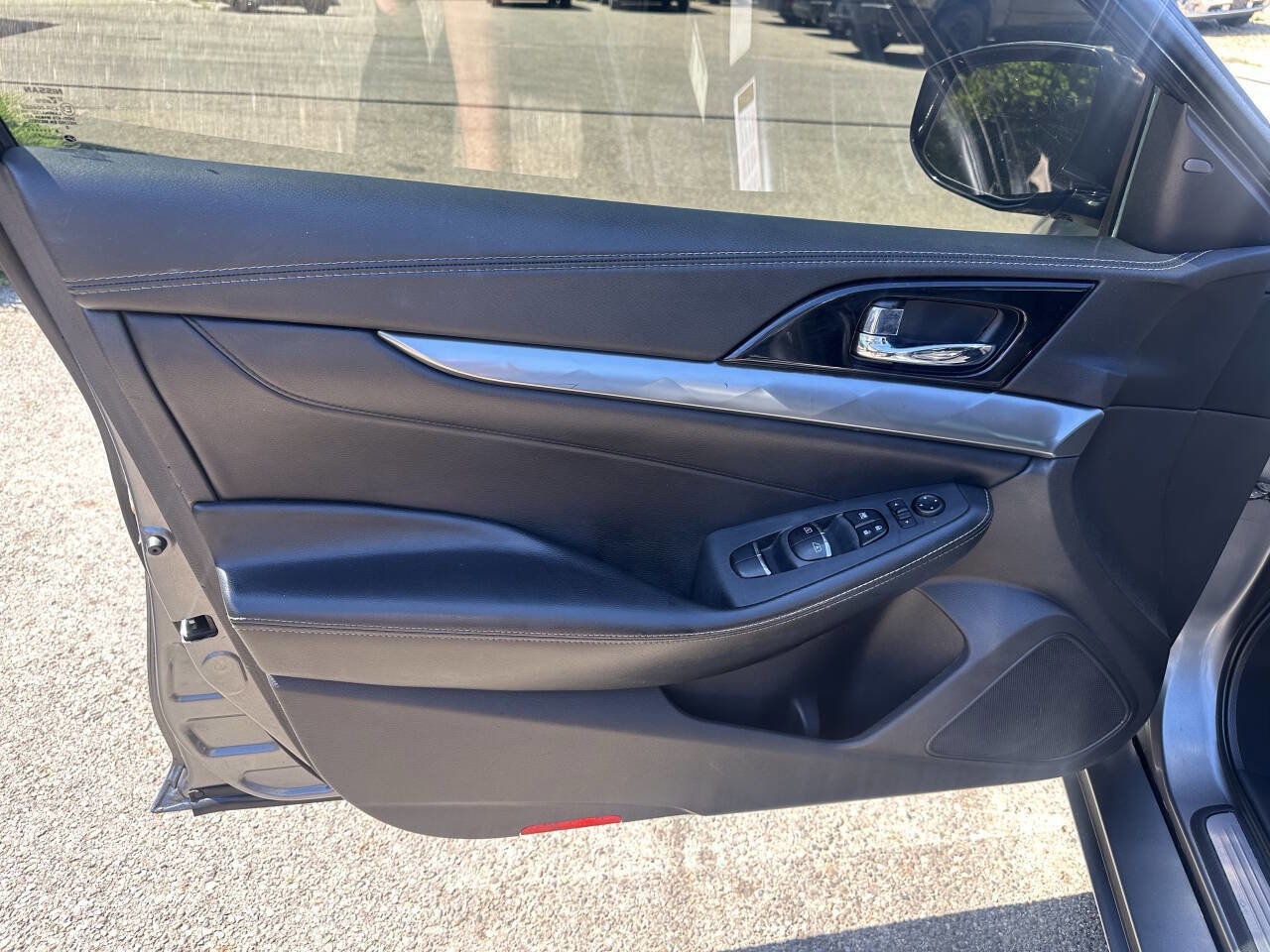 Used 2020 Nissan Maxima 3.5 SV w/ Floor Mat Group FWD image 19