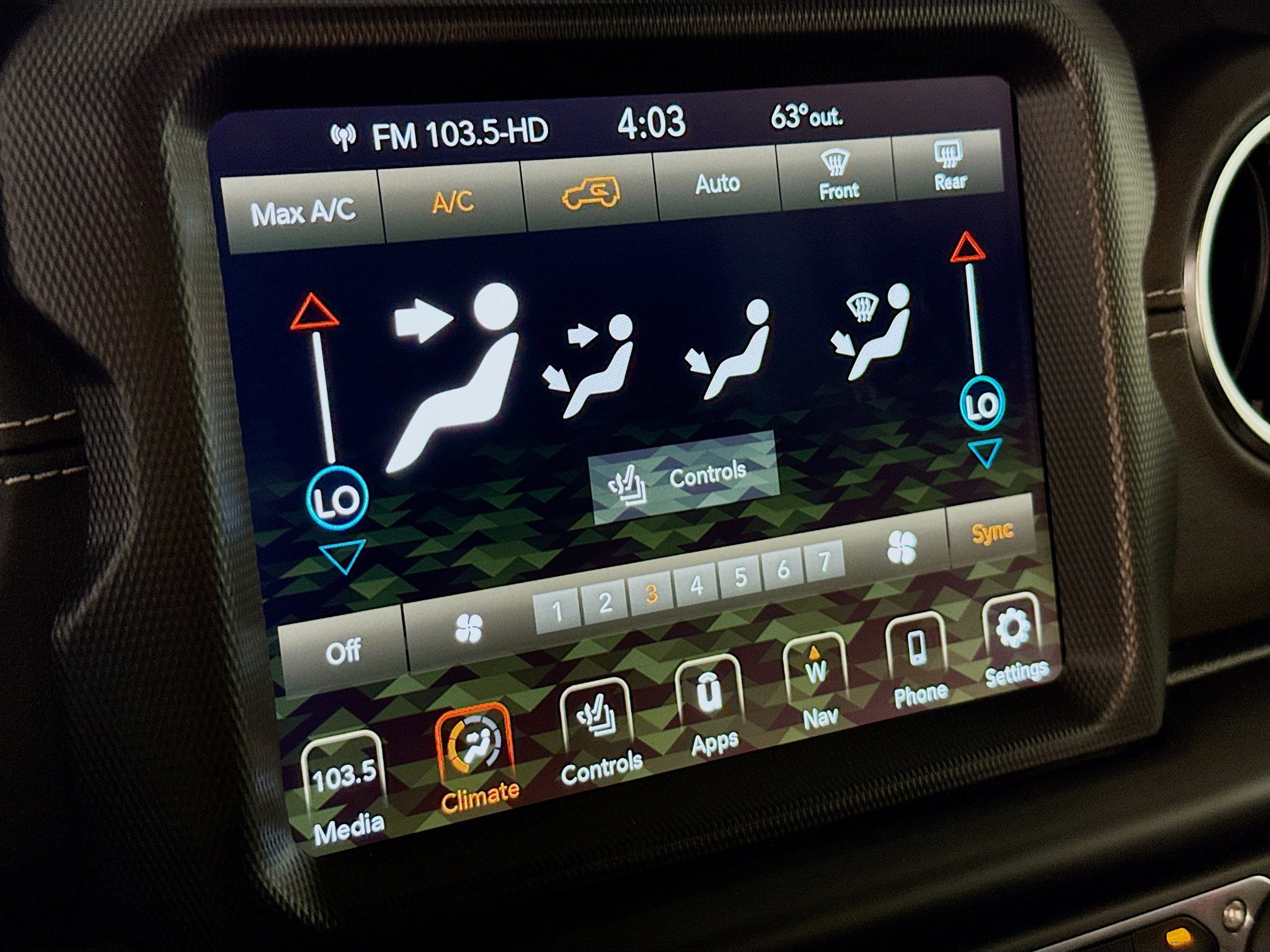 Used 2022 Jeep Wrangler Unlimited Sahara w/ Cold Weather Group image 19