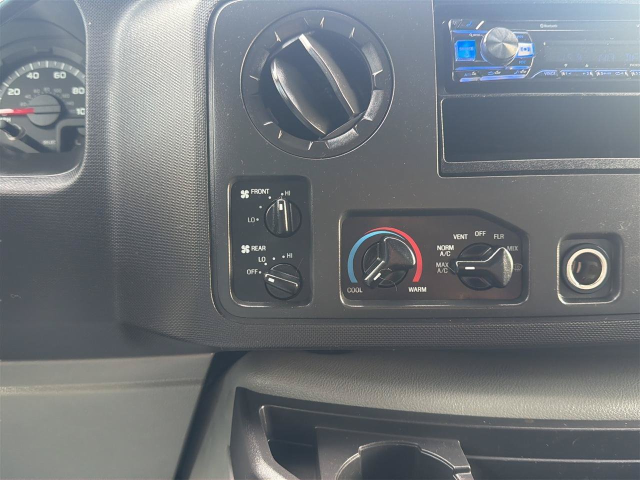 Used 2010 Ford E-350 and Econoline 350 XL RWD image 20
