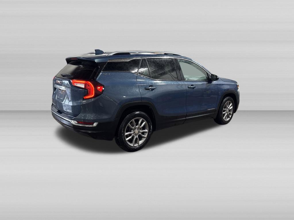 Used 2024 GMC Terrain SLT AWD/4WD image 4