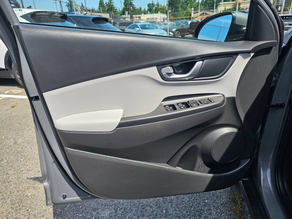 Used 2023 Hyundai Kona SE FWD image 21
